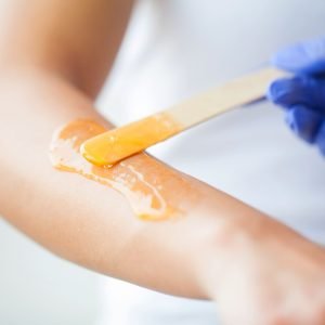 master-does-epilation-of-hands-with-help-of-sugar-2025-02-14-23-11-44-utc (1) (1)